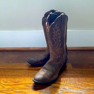 Ariat round toe heritage western cowboy boots